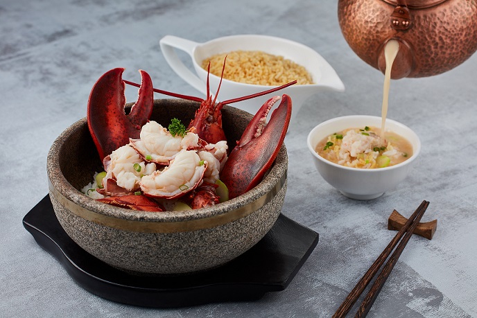 La Chine - Poached Boston lobster in superior prawn broth served with crispy rice 脆米濃蝦湯波士頓龍蝦泡飯.jpg