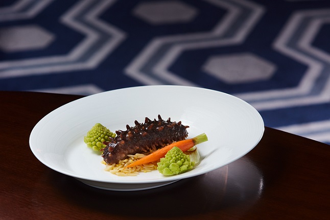 Black Pearl 2022_La Chine - Braised Hokkaido sea cucumber and dried shrimp roe in spring onion sauce with orzo pasta 蔥燒蝦子北海道遼參伴意大利米形麵.jpg