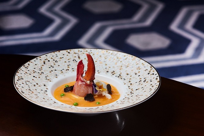 Black Pearl 2022_La Chine - Stir-fried Boston lobster with black truffle and prawn bisque egg white 黑松露波士頓龍蝦伴芙蓉.jpg