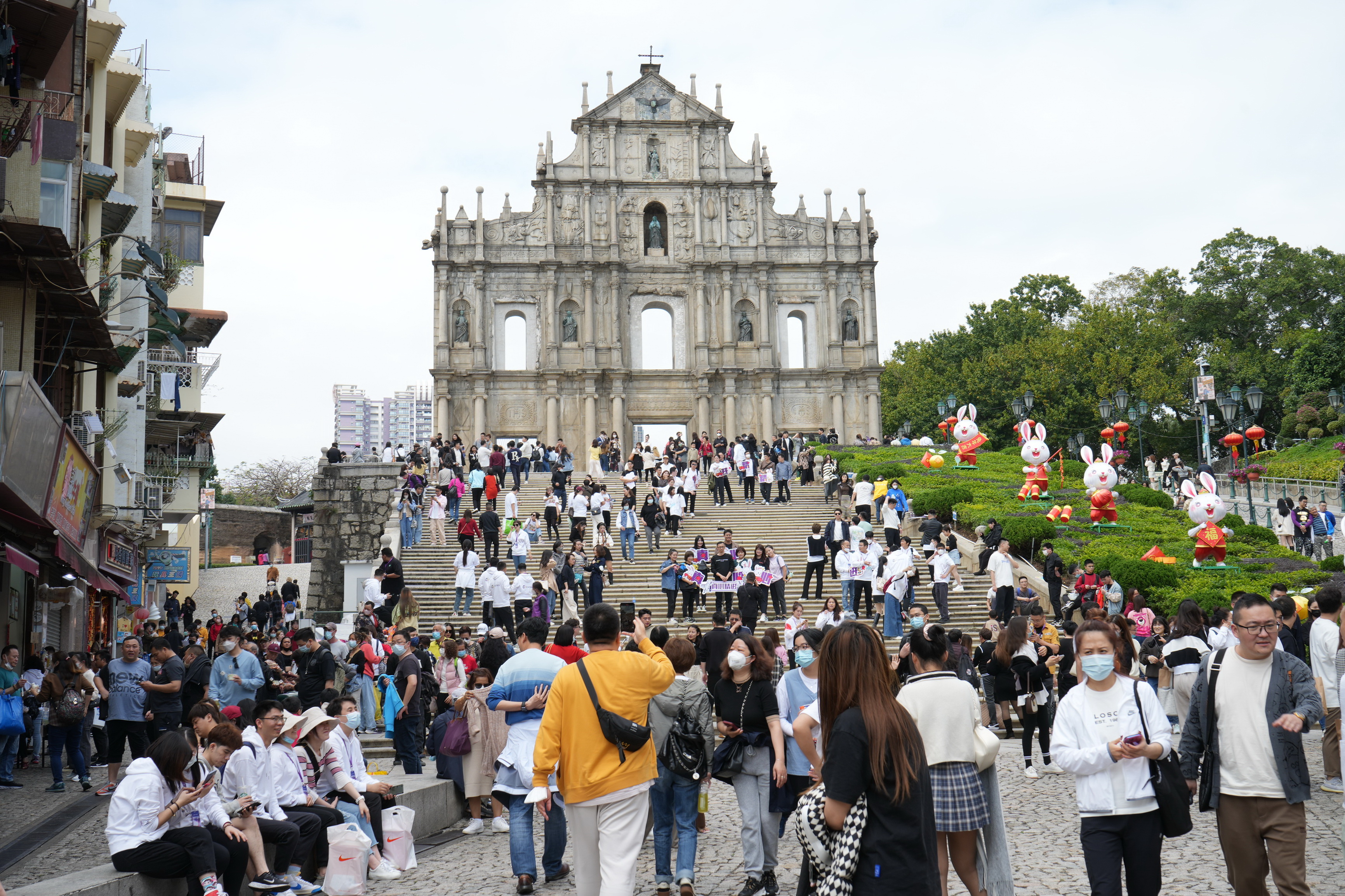 內地旅行團來澳活動全面恢復大三巴熱鬧景象重現.jpg