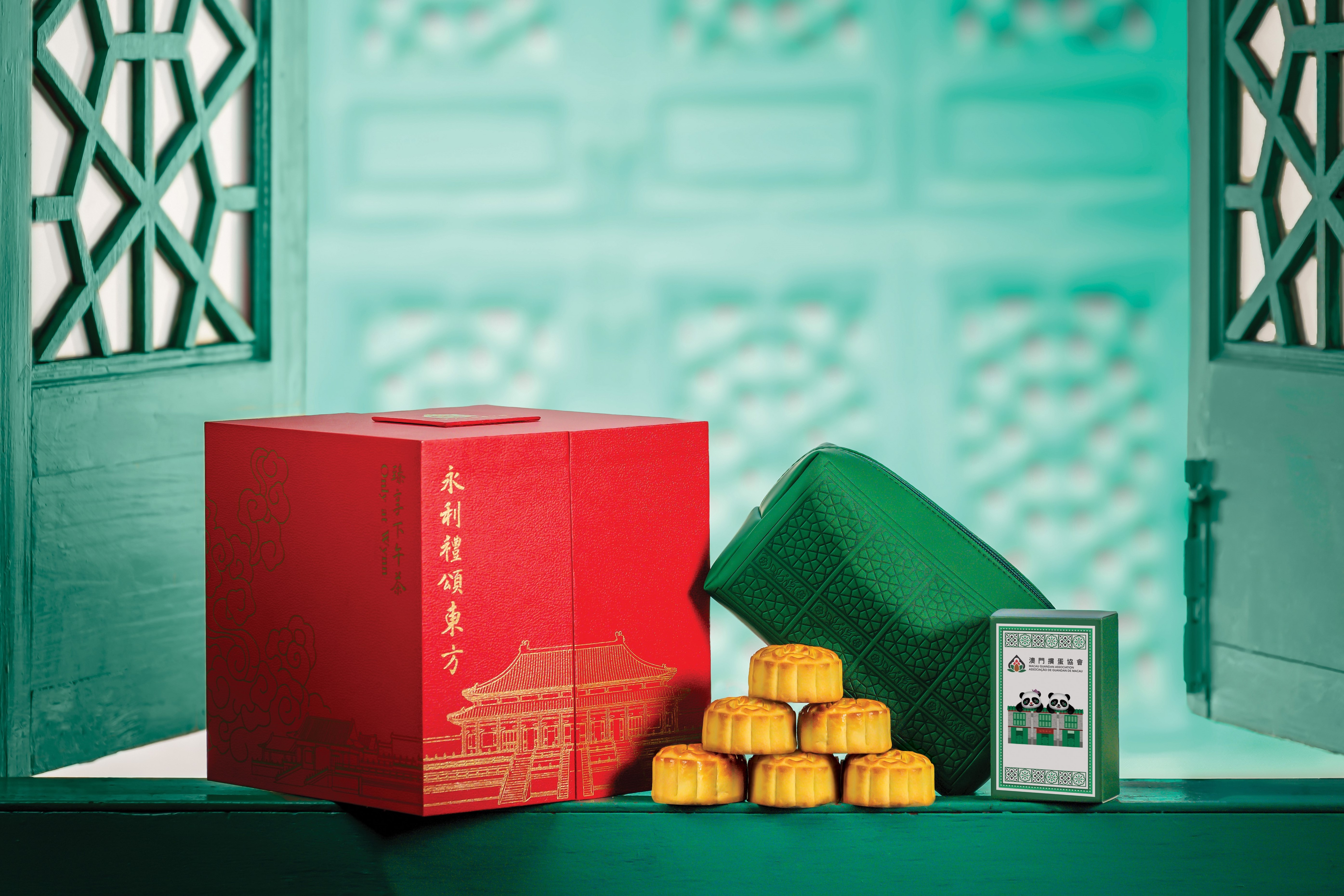 Wynn's Ode to the East Mooncake Gift Box.jpg