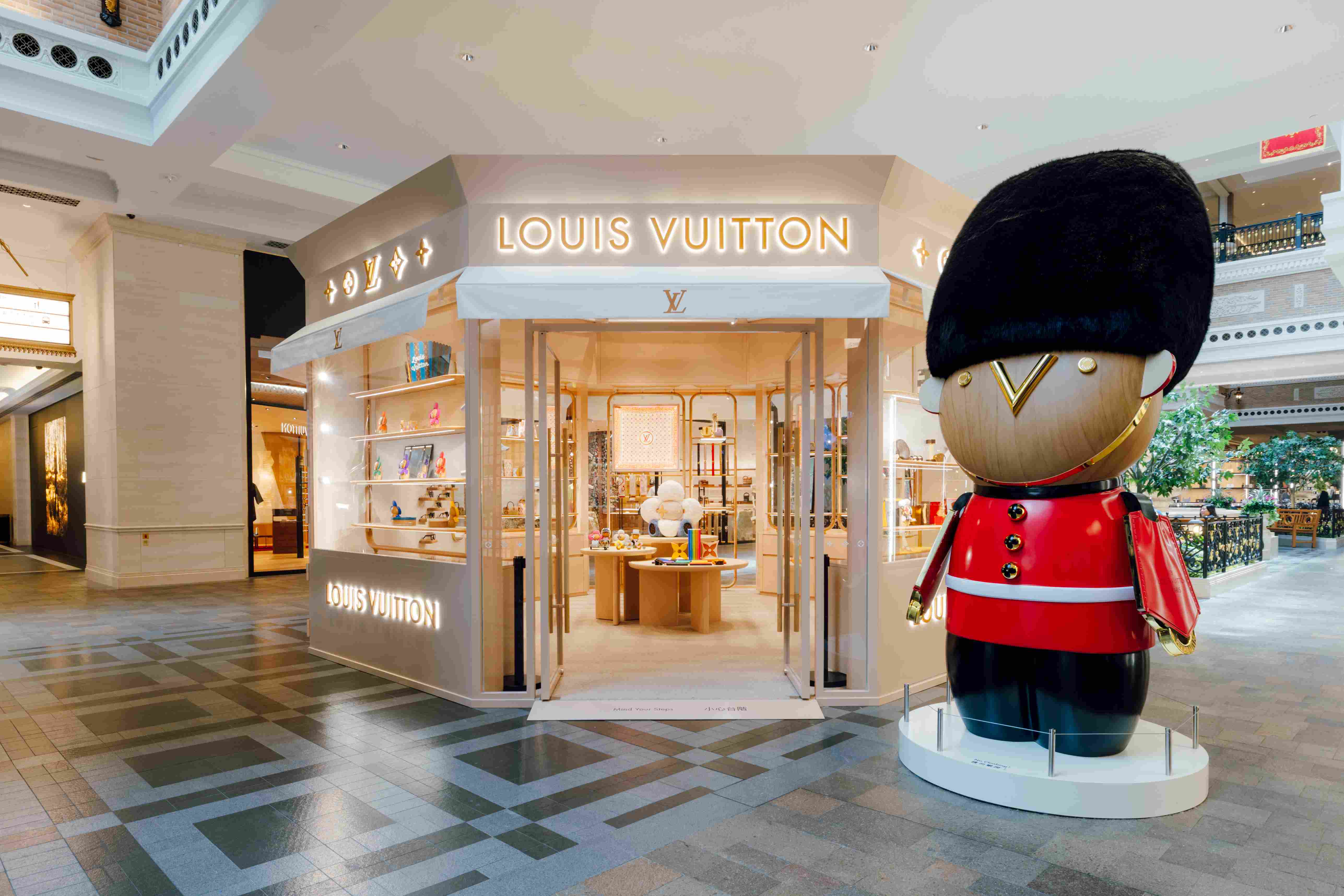 Louis Vuitton Summer Travel Journey at The Shoppes at The Londoner and Four Seasons_01_The Londoner Gift Kiosk_resized.jpg